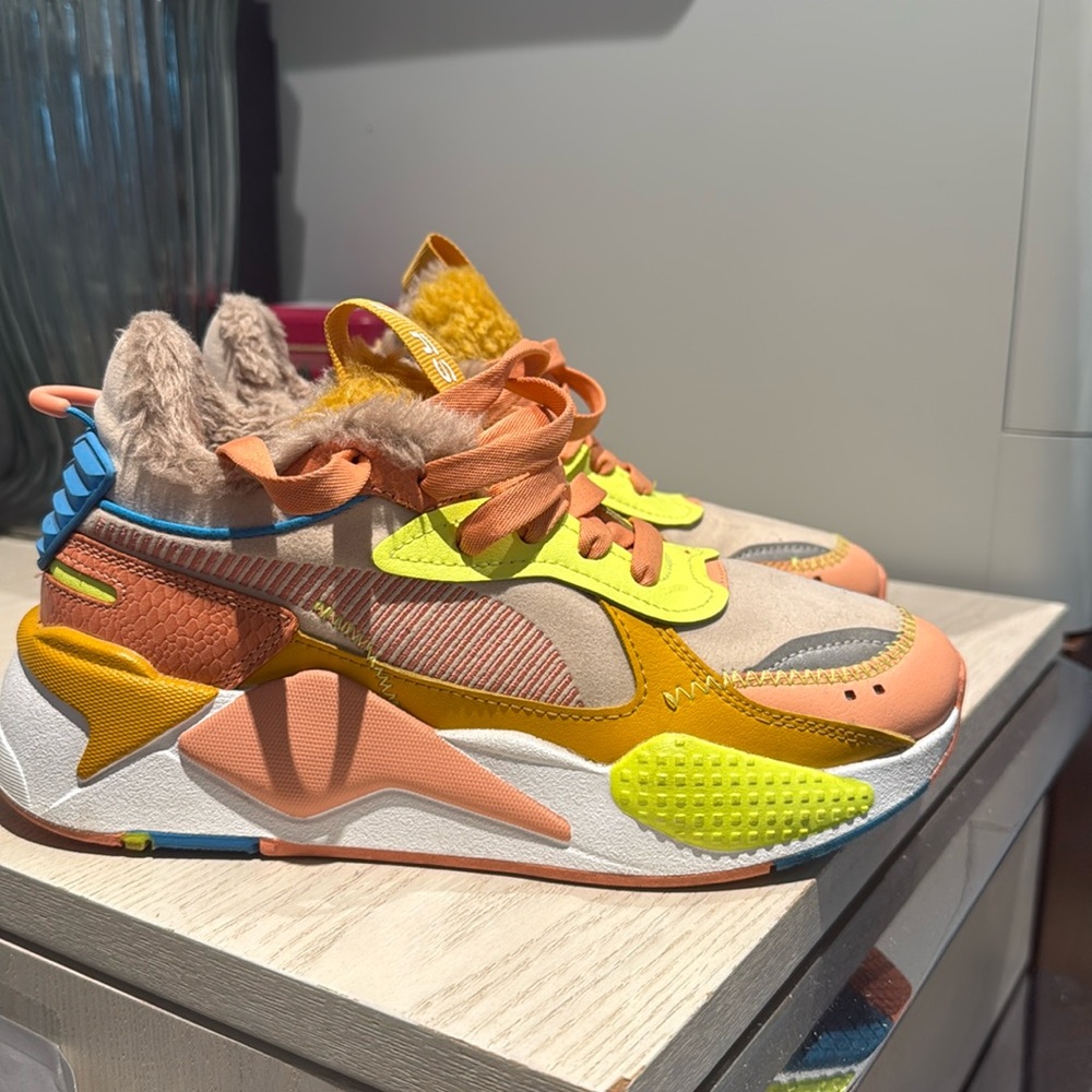 Women’s puma sneakers